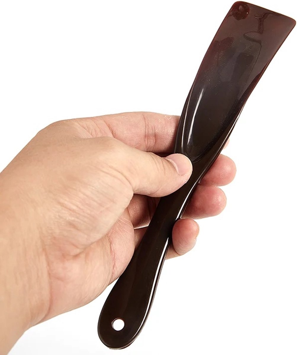Spoon-shaped shoehorn