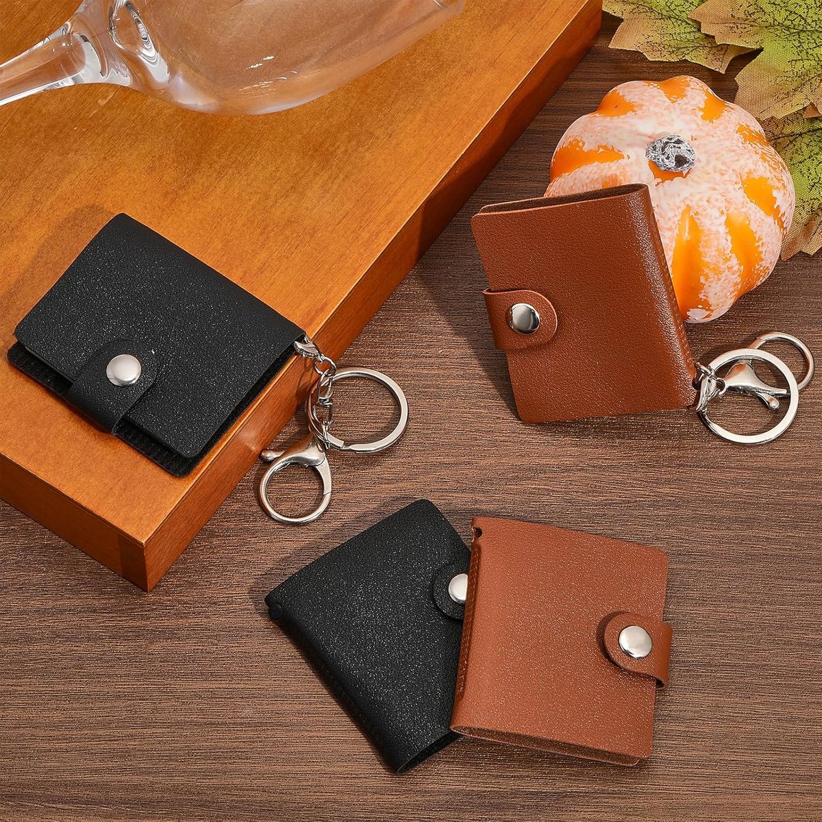 4 pieces - Mini photo album - 2 inch - Photo album - keychain - mini retro photo album - with lobster claw clasps and keychains - Each book can hold 20 photos - 10 pages - for a family and friends party keepsake - black