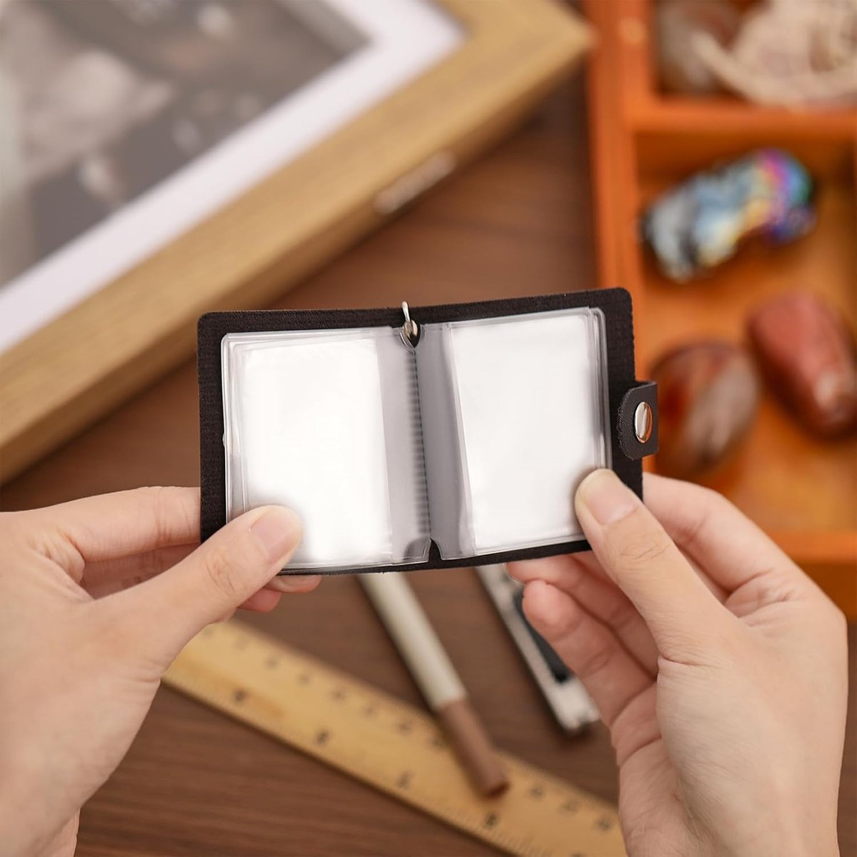 4 pieces - Mini photo album - 2 inch - Photo album - keychain - mini retro photo album - with lobster claw clasps and keychains - Each book can hold 20 photos - 10 pages - for a family and friends party keepsake - black