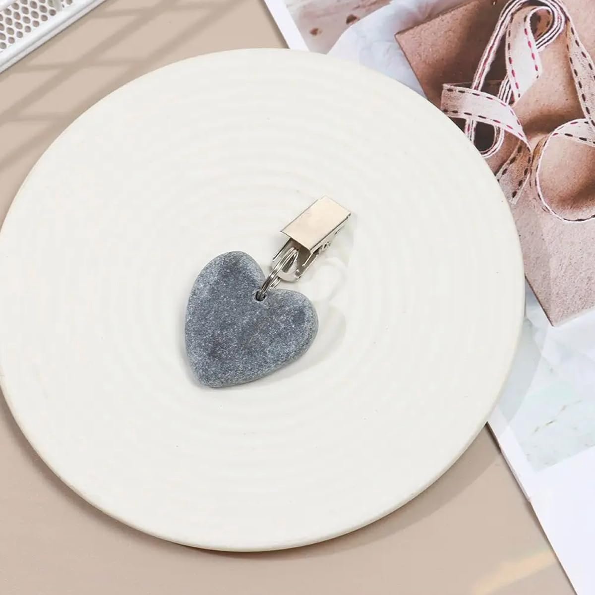 8-pack - Heart-shaped grey tablecloth weights with metal clip - Tablecloth stand and hanger stone