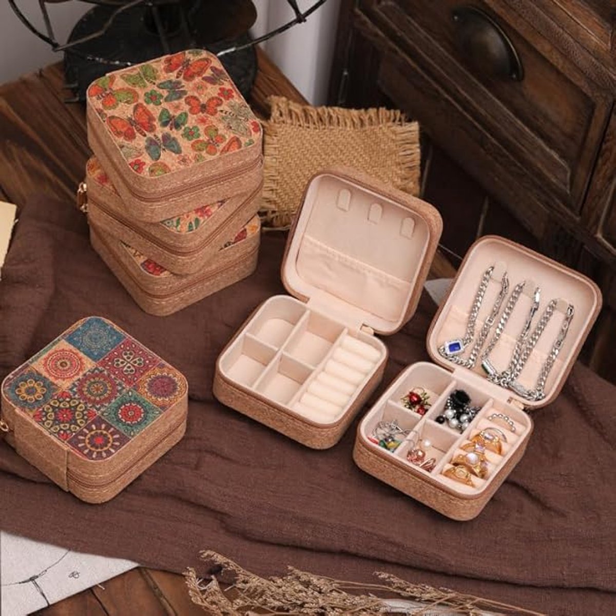 Jewelry Box - Vintage Style - Portable Storage Box - Jewelry Box - Can Store Earrings