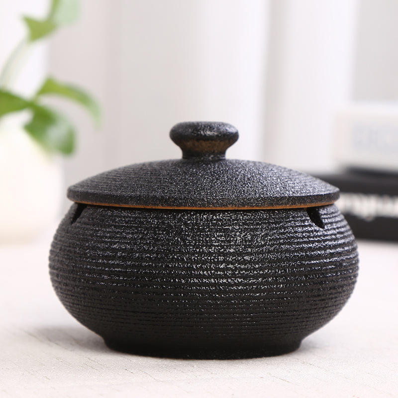 Ceramic Ashtray with Lid - Black - Wind Ashtray for Outdoor & Indoor Use - Decorative & Anti-Odor