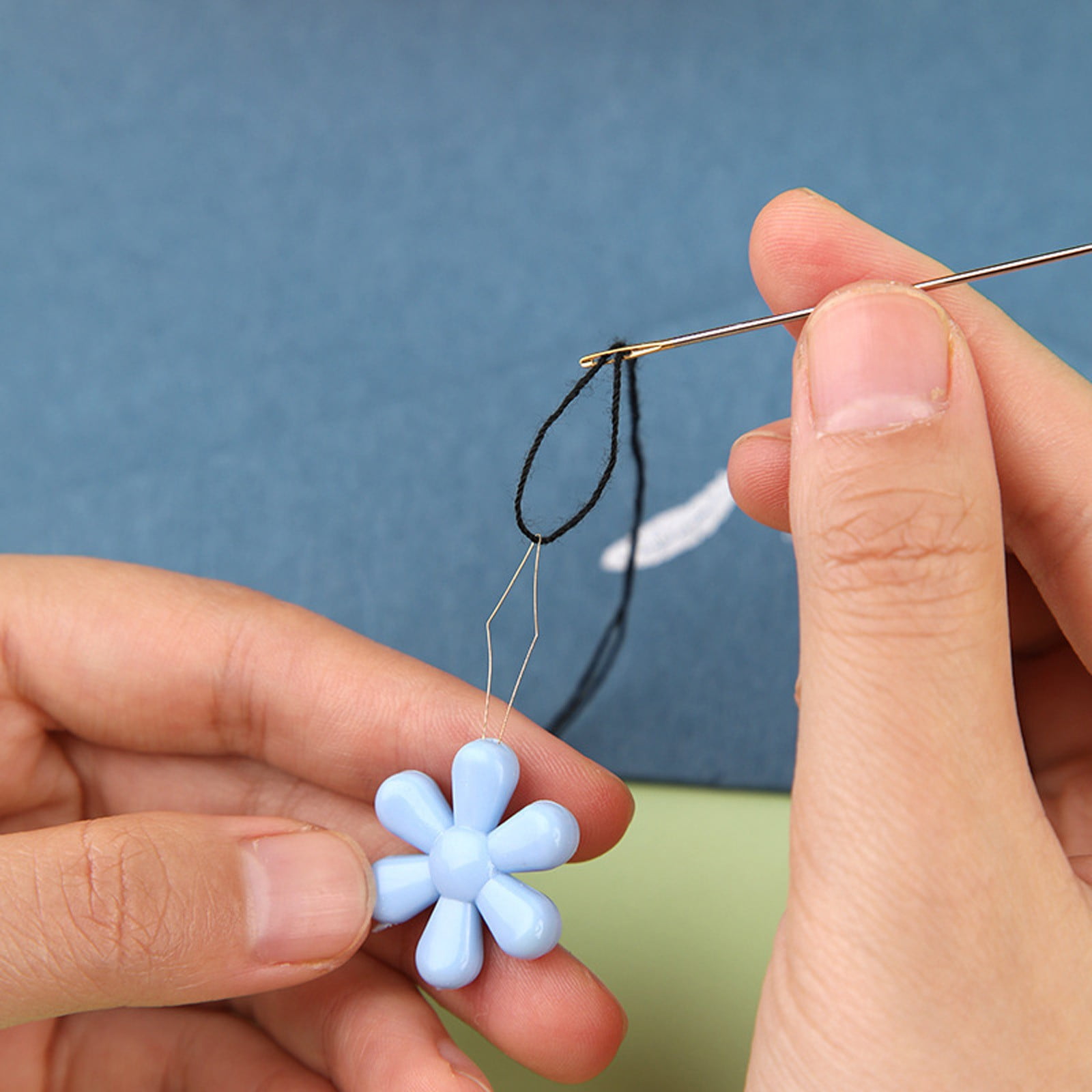 CGZQFEI Embroidery Needle Threader Tool Plastic Flower Head Sewing Machine Needle Threader for Hand Sewing Cross Stitch Craft Knitting Quilting (Mix Colors) One Size Mix Colors
