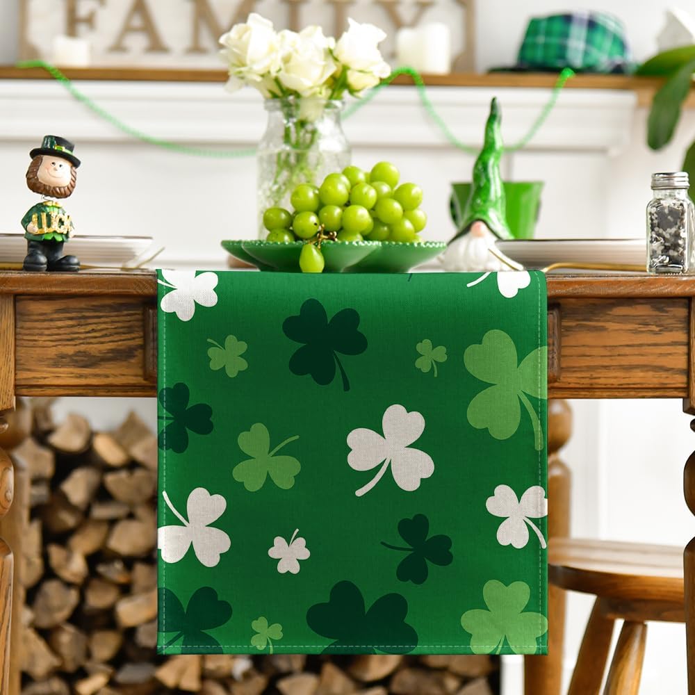 Green Shamrock St. Patrick%27s Day Table Runner