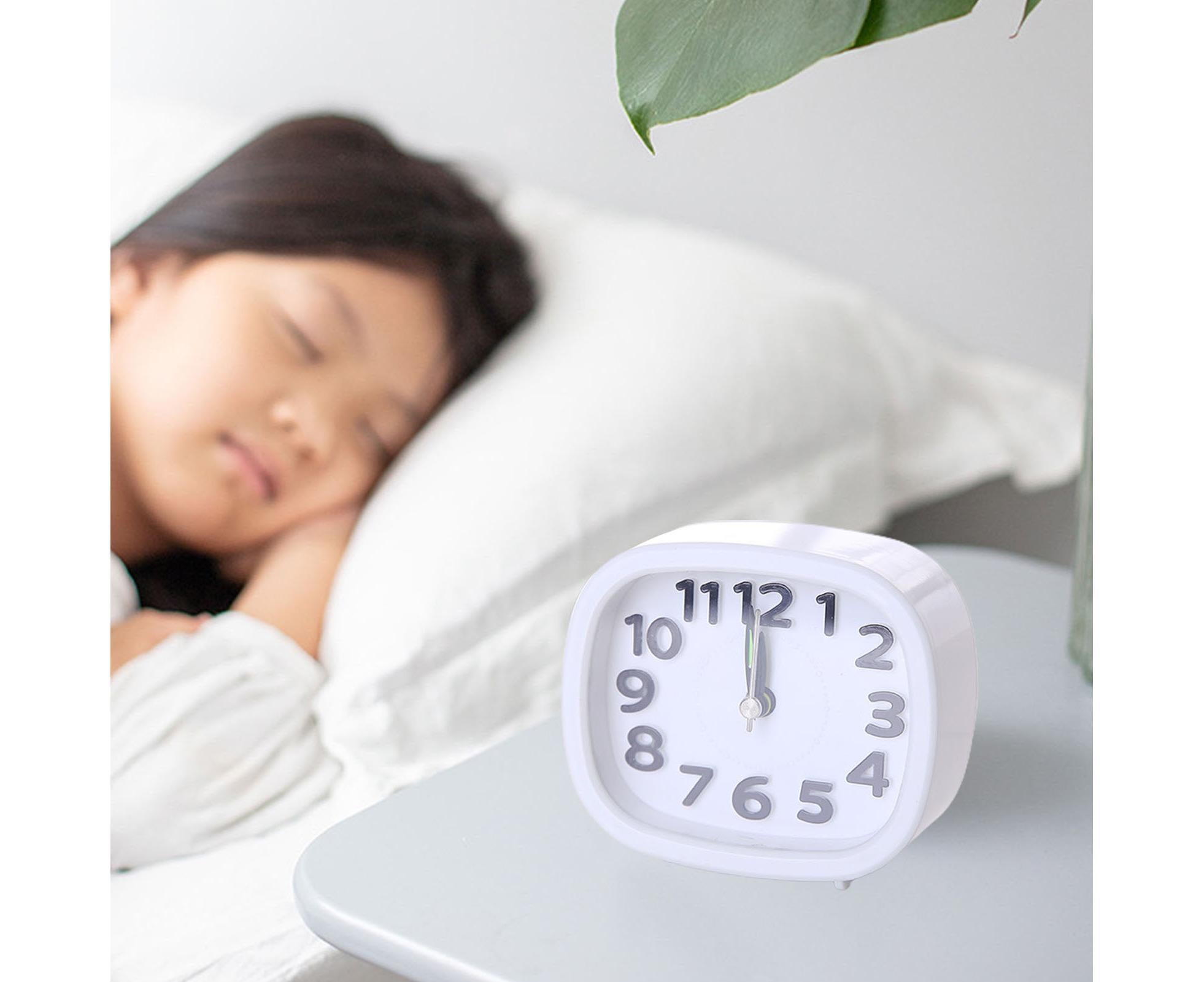 Table Clock Low Noise Multi-functional Round Small Bedside Analog Alarm Clock for Daily Use - White