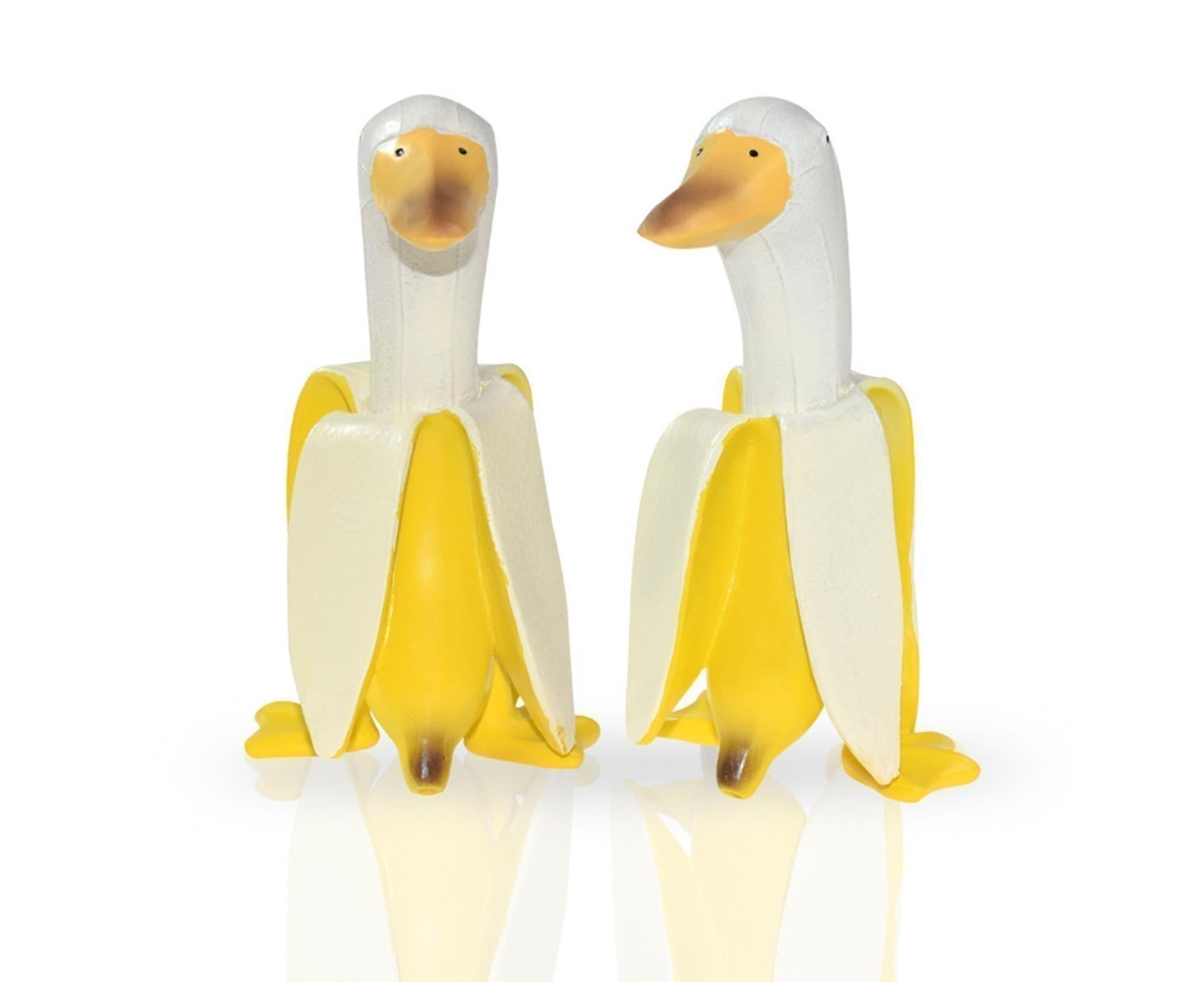Duck Resin Statue Banana Duck Shape Unique Design Waterproof Duck Gardening Decoration for Outdoor