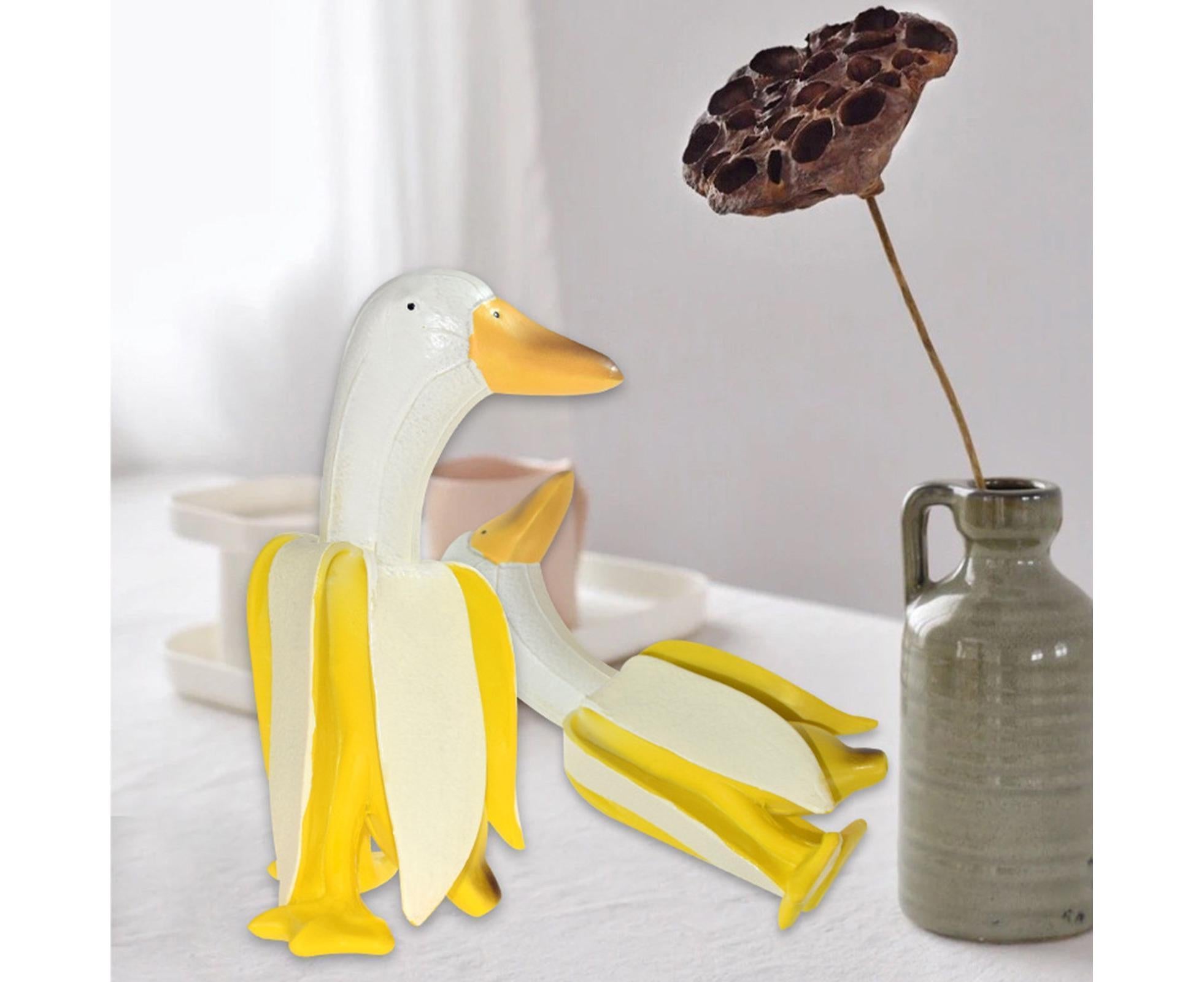 Duck Resin Statue Banana Duck Shape Unique Design Waterproof Duck Gardening Decoration for Outdoor