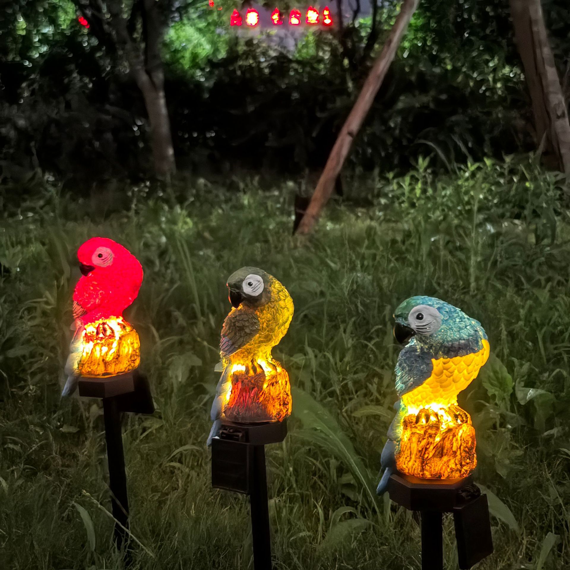 Green Solar Powered Parrot Garden Stake Lights - Hand-Painted Waterproof Resin LED Landscape Lamps for Outdoor Patio