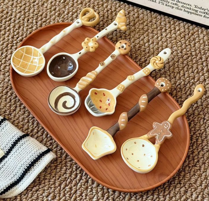 Pineapple Bun Scoop Creative Hand-Painted Ceramic Spoon - Cute Cartoon Bakery Series Long Handle Soup Spoon - High-Quality Underglaze Tableware for Desserts and Coffee