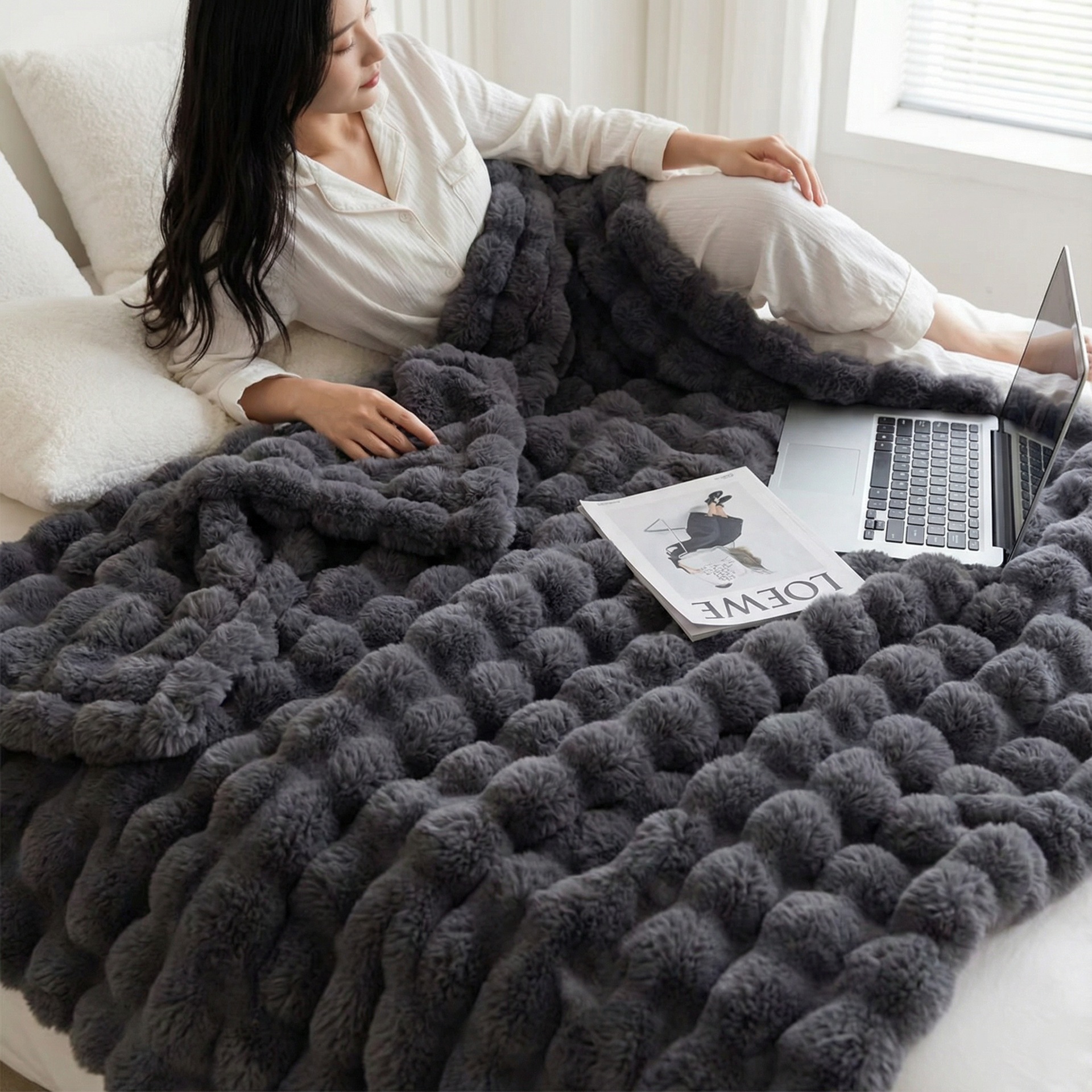 2-Pack Black Grey Luxury Tuscany Fleece Rabbit Fur Bubble Blanket (45 x 45 CM) - Double-Sided Thickened Soft Plush Bedding & Cushion Cover