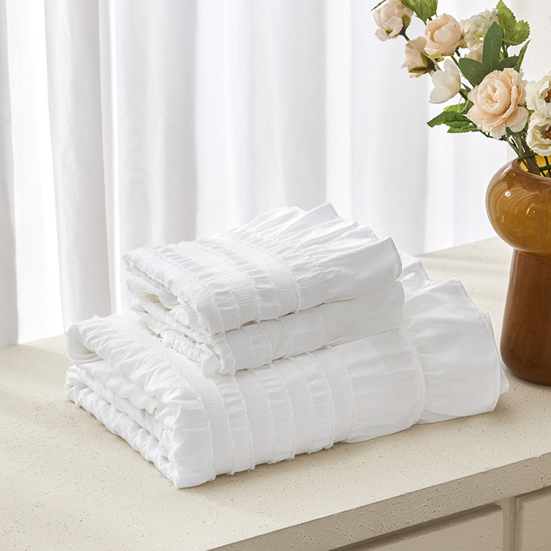 White Elegant Ruffle Seersucker Duvet Cover with 2PCS Pillow Shams - 3-Piece Vertical Stripe Clipped Floral Textured Bedding (Queen Size 229 x 229 CM)