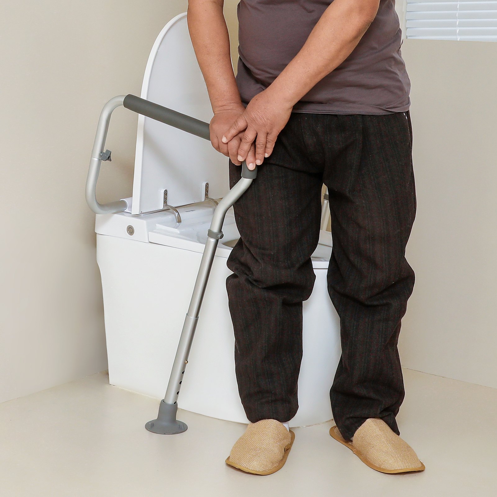 VEVOR Toilet Safety Rail, Bathroom Toilet Seat Frame, Adjustable Width & Height Fit Most Toilets, Supports 136 kg, Toilet Handles Grab Bars with Padded Armrests for Handicap, Disabled, Seniors