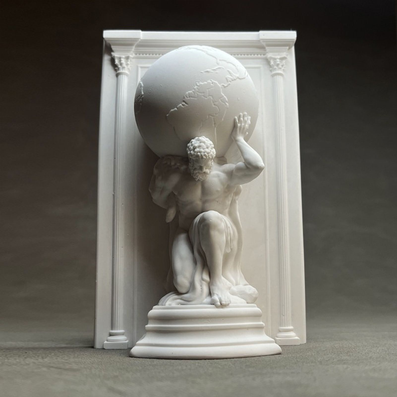 Vintage Atlas Holding the Earth Plaster Bookend - European Classical Art Desktop Ornament Vintage Atlas Holding the Earth Plaster Bookend - European Classical Art Desktop Ornament