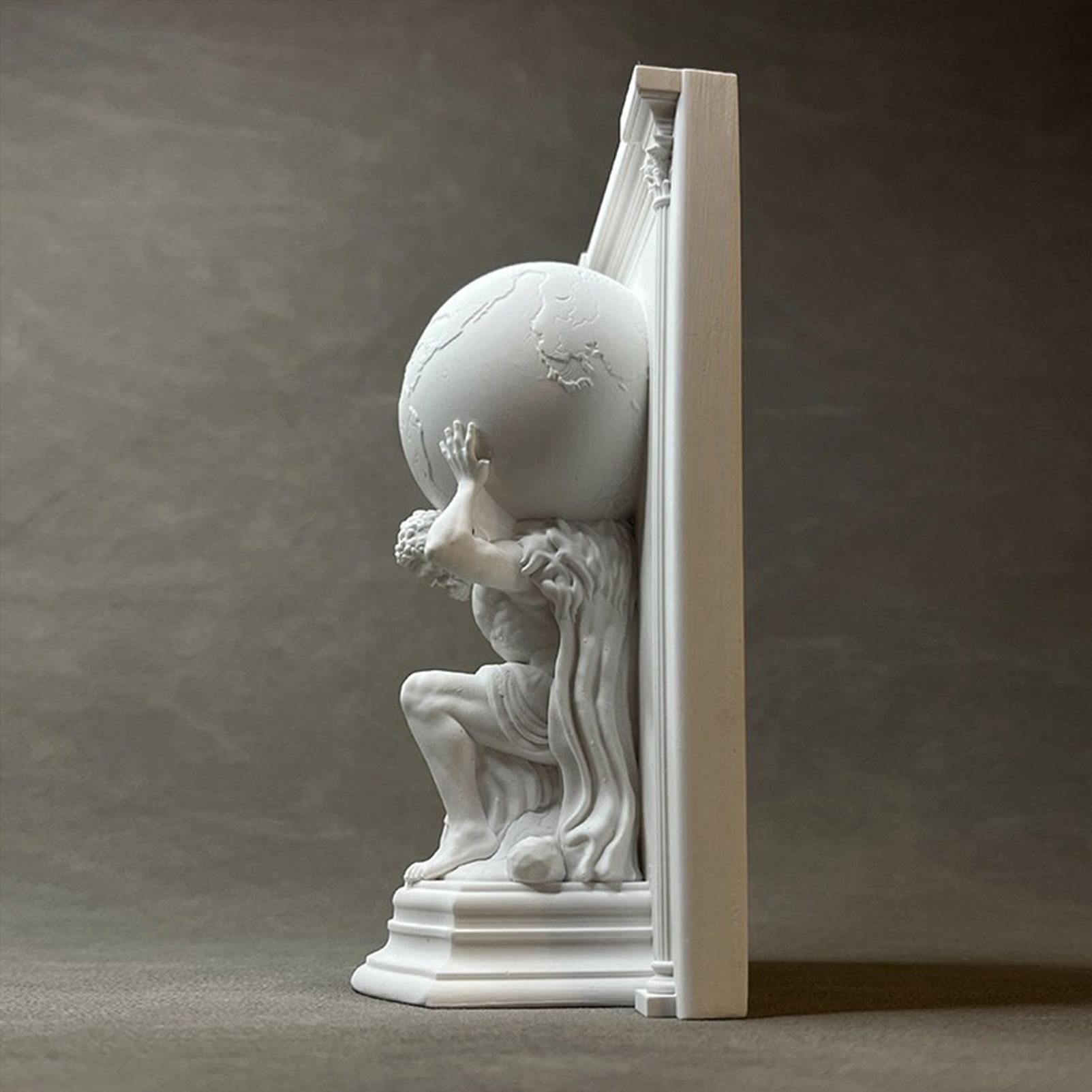 Vintage Atlas Holding the Earth Plaster Bookend - European Classical Art Desktop Ornament