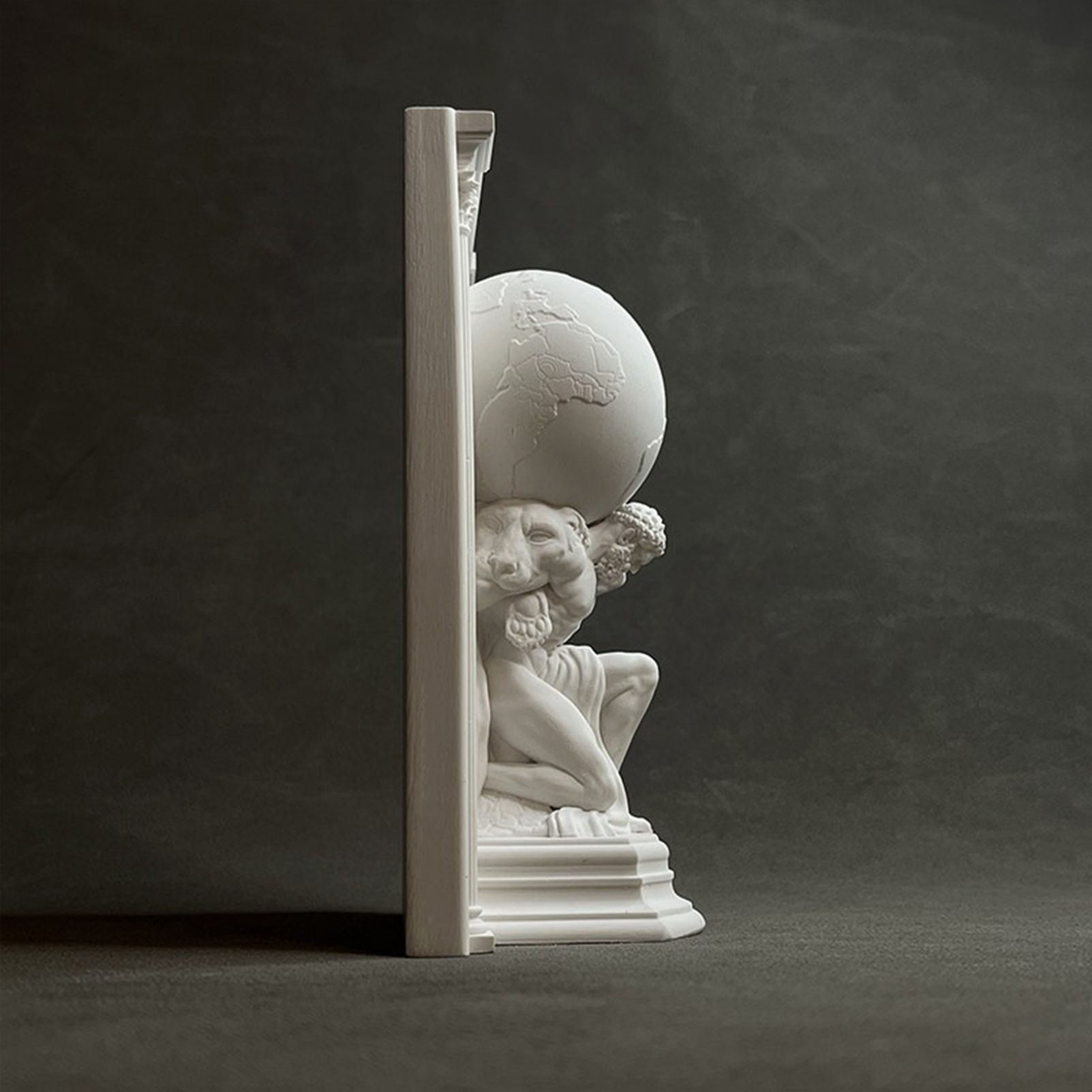 Vintage Atlas Holding the Earth Plaster Bookend - European Classical Art Desktop Ornament