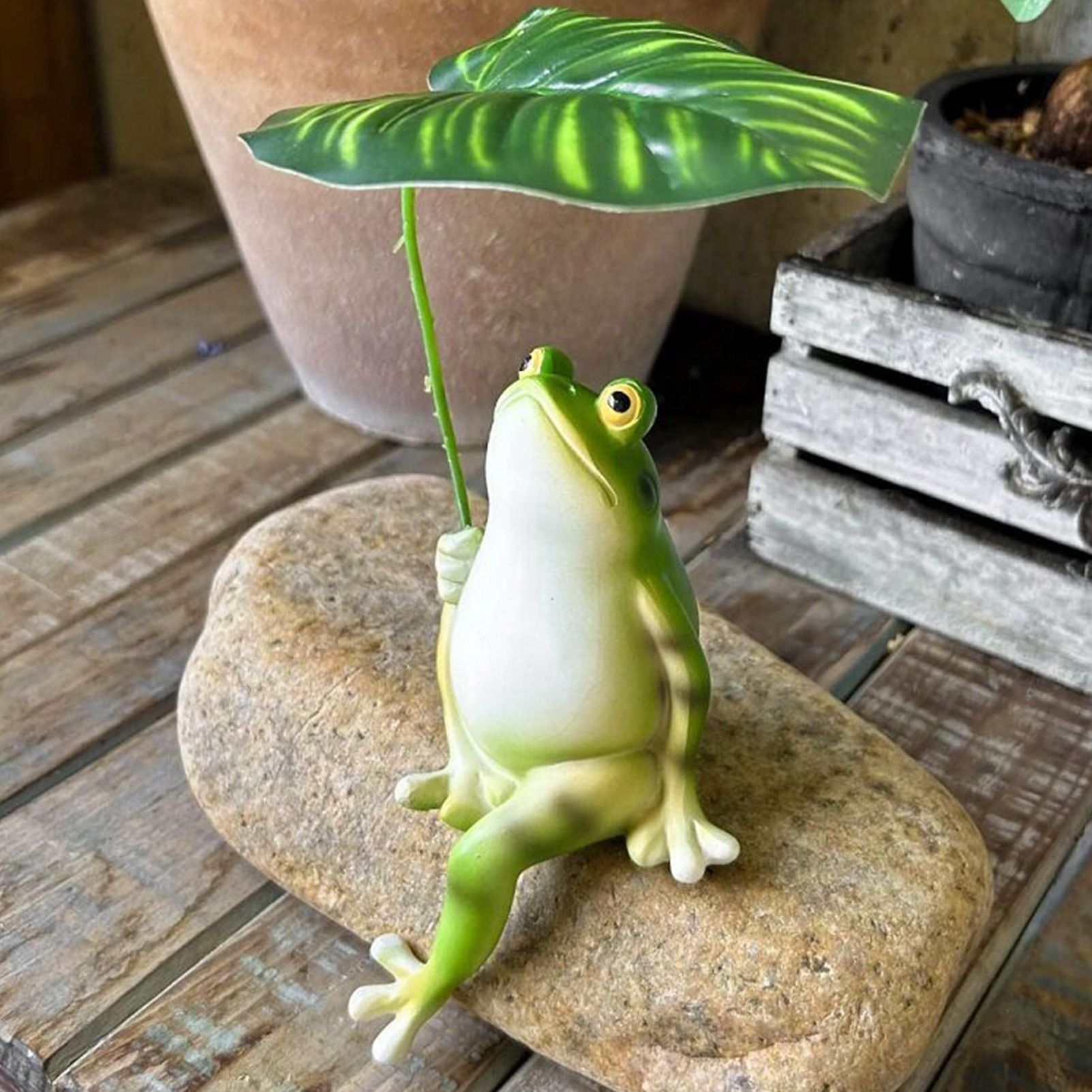 Creative Umbrella Frog Resin Figurine - Outdoor Patio Garden Balcony Decor