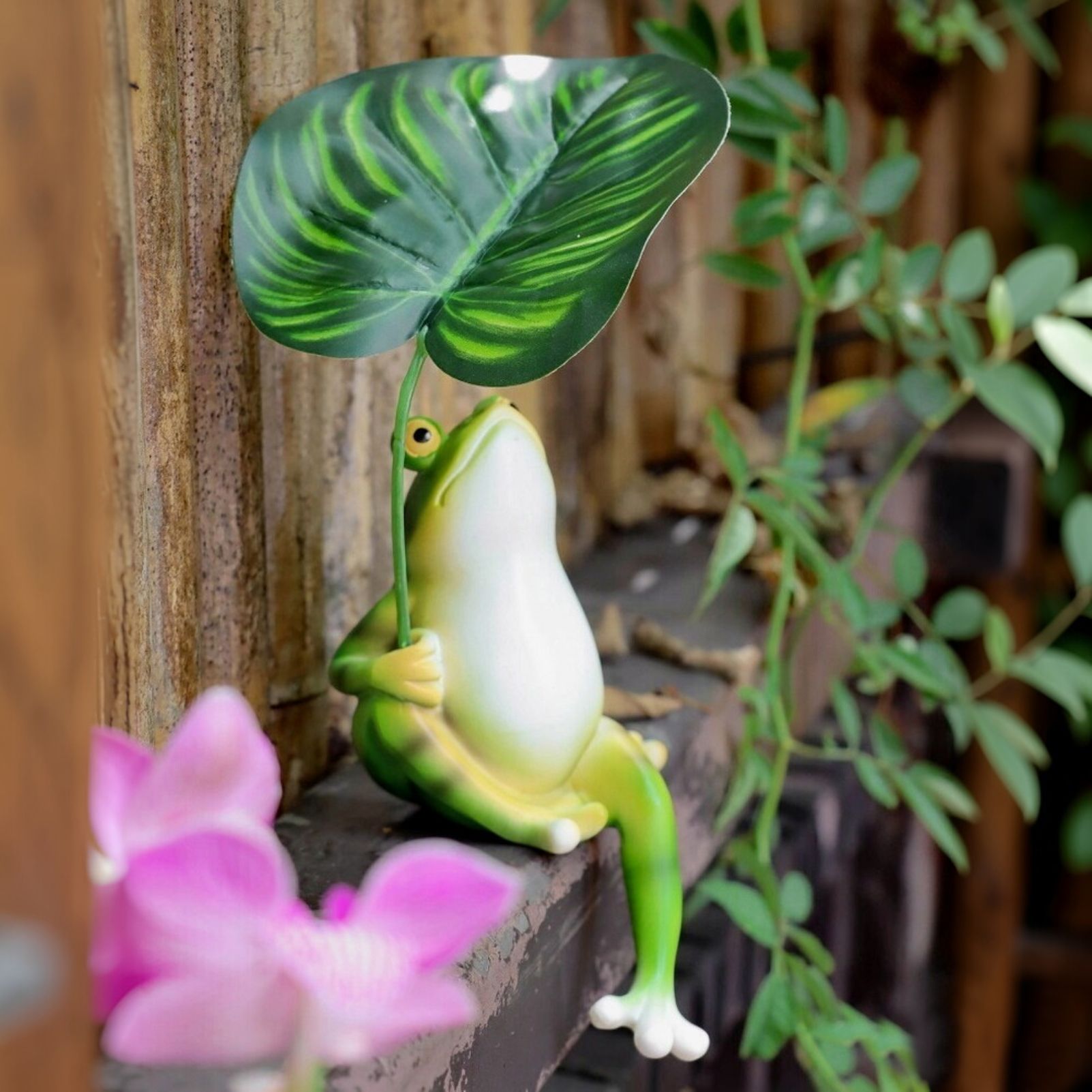 Creative Umbrella Frog Resin Figurine - Outdoor Patio Garden Balcony Decor