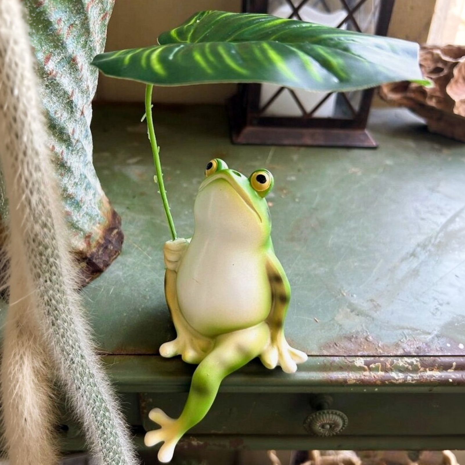Creative Umbrella Frog Resin Figurine - Outdoor Patio Garden Balcony Decor