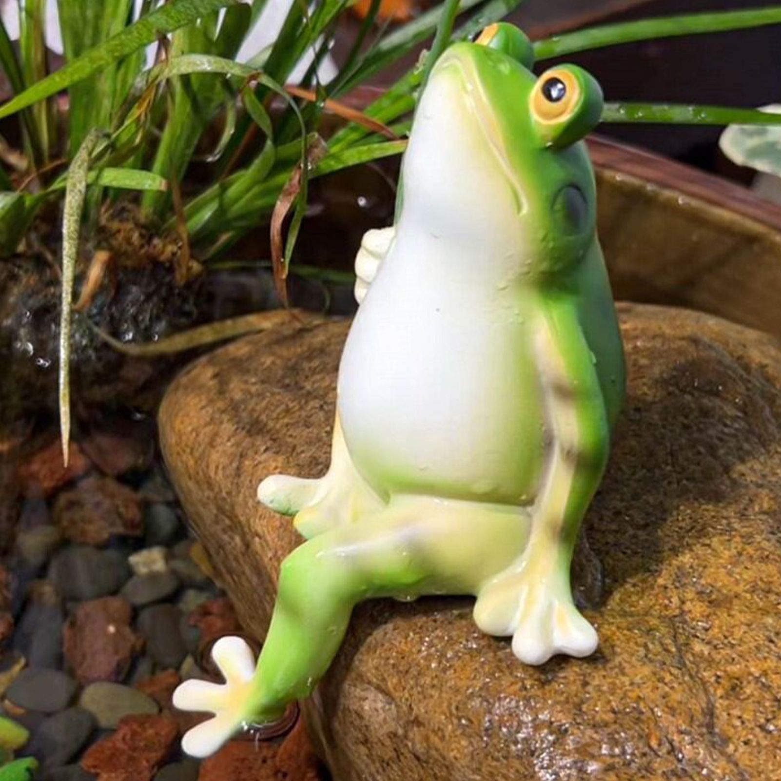Creative Umbrella Frog Resin Figurine - Outdoor Patio Garden Balcony Decor