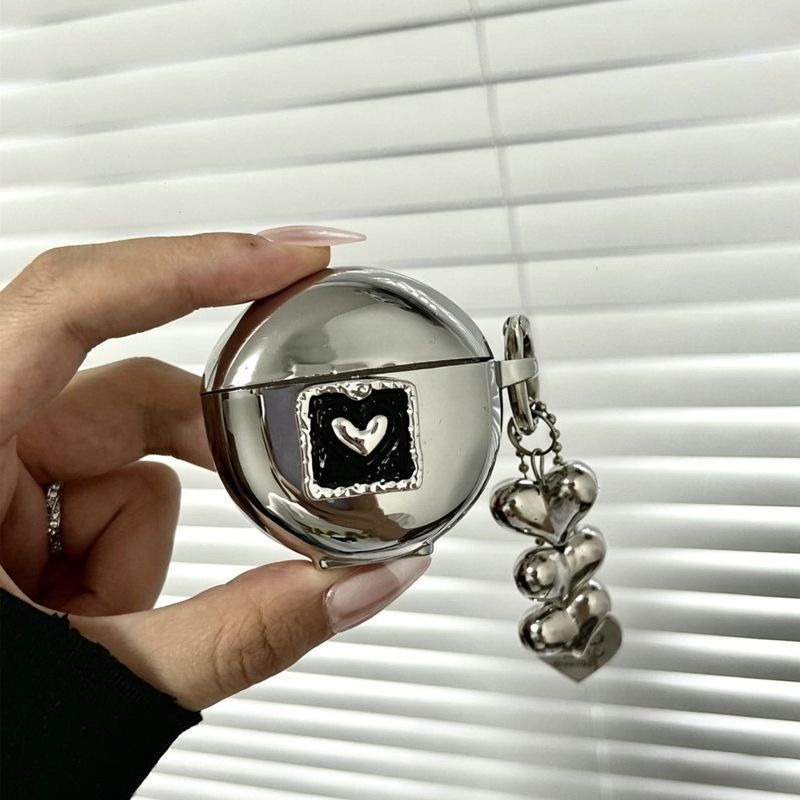 Black Framed Heart Plated Case + 3 Heart Pendants AirPods 4