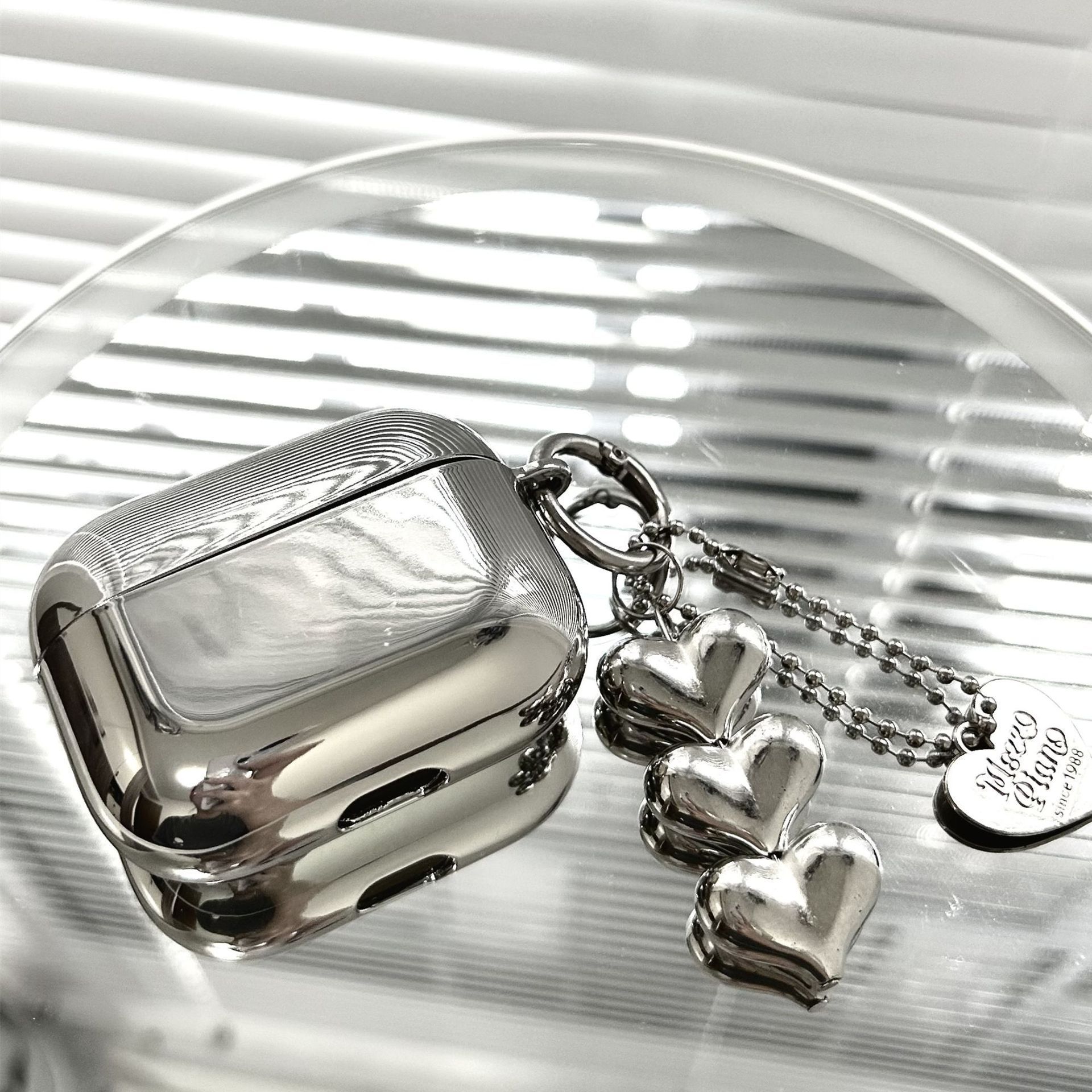 Electroplated solid color shell + 3 heart pendants AirPods 1/2