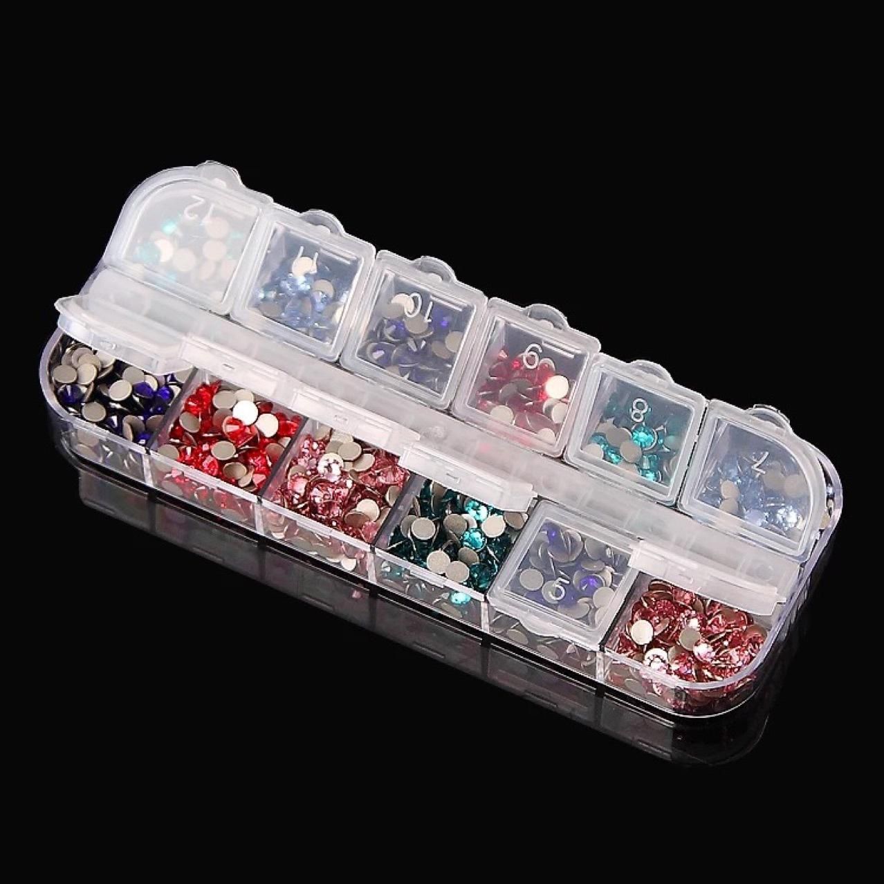 12-compartment transparent storage box