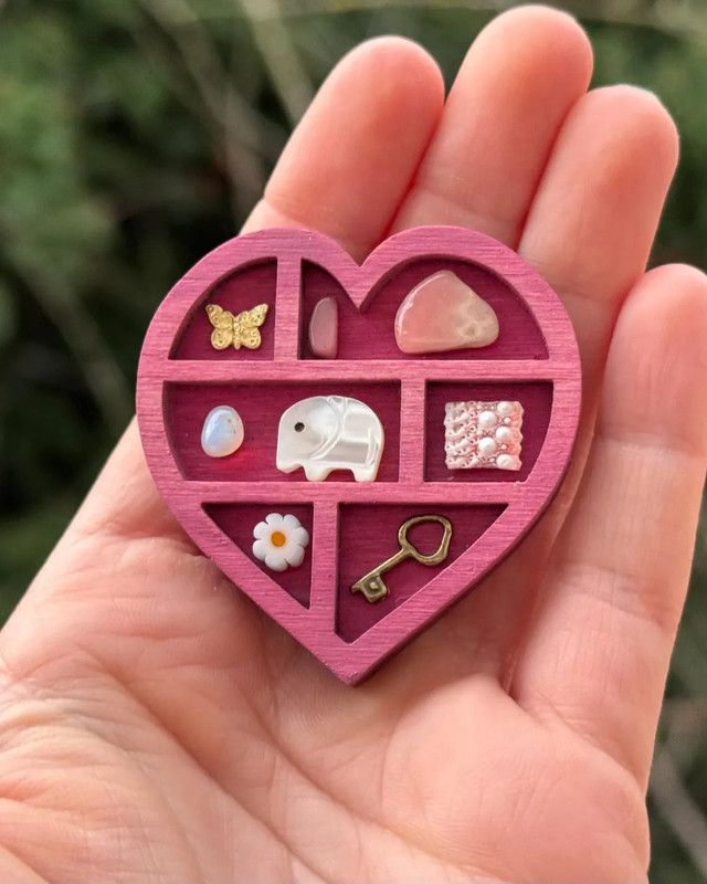Wooden display stand for mini curiosities