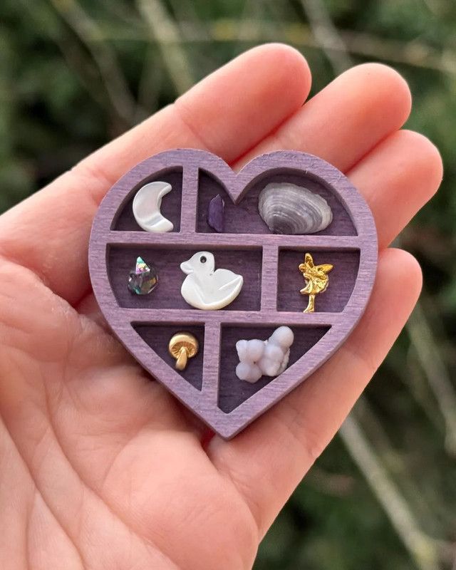 Wooden display stand for mini curiosities