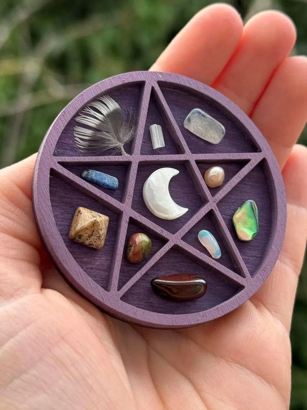 Wooden display stand for mini curiosities