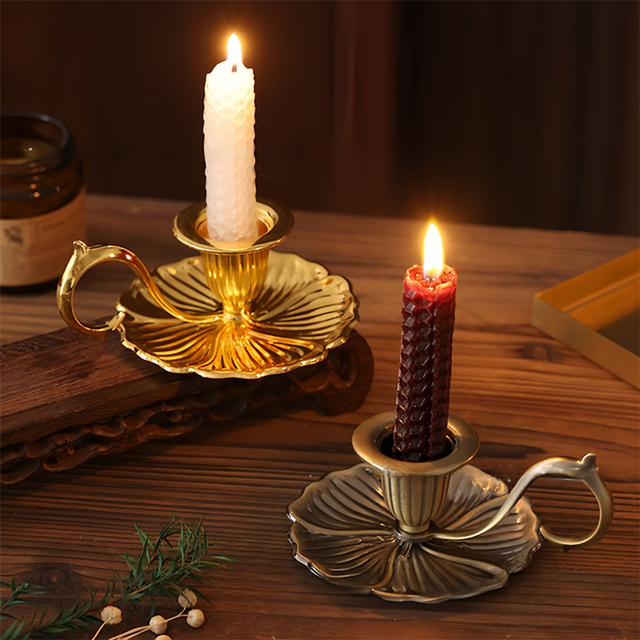 Bronze European Vintage Handheld Chamberstick with Finger Loop - Minimalist Metal Candlestick Tray for Weddings