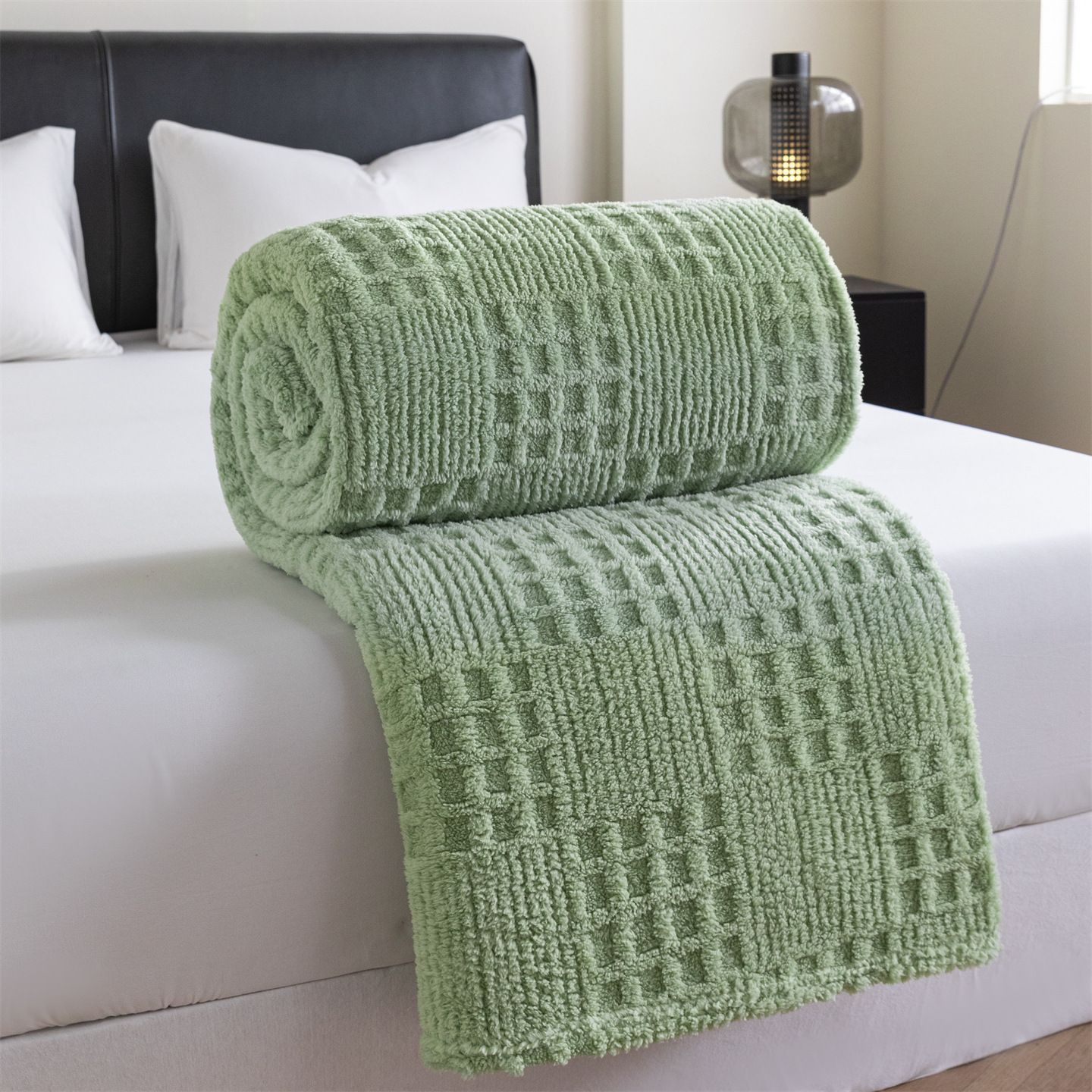 Green 180*200cm Thickened Double-Sided Plush Waffle Weave Throw Blanket - Anti-Static Taffeta Velvet & Flannel Fleece - Warm Green 180*200cm Thickened Double-Sided Plush Waffle Weave Throw Blanket - Anti-Static Taffeta Velvet & Flannel Fleece - Warm