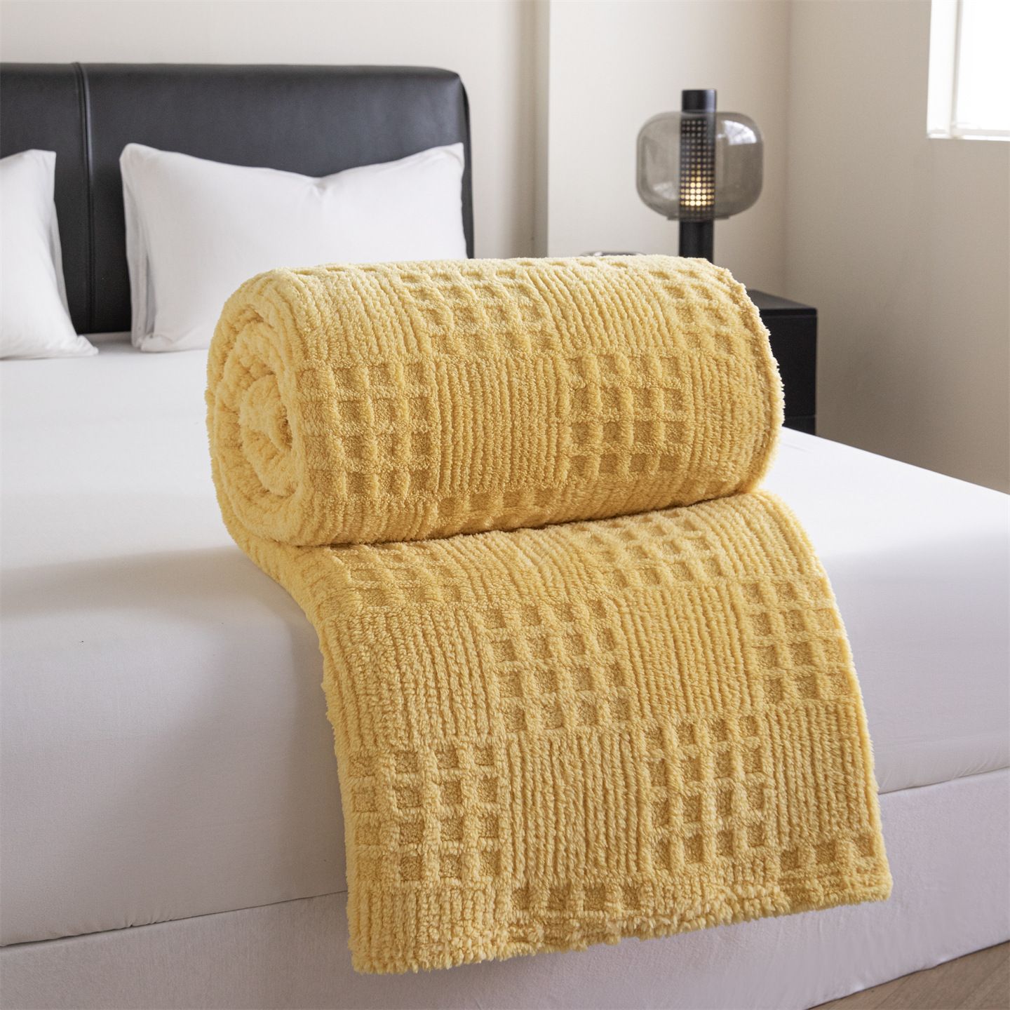 Yellow 150*200cm Thickened Double-Sided Plush Waffle Weave Throw Blanket - Anti-Static Taffeta Velvet & Flannel Fleece - Warm Yellow 150*200cm Thickened Double-Sided Plush Waffle Weave Throw Blanket - Anti-Static Taffeta Velvet & Flannel Fleece - Warm